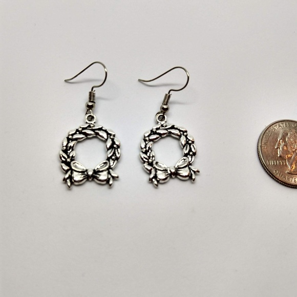 5/$20 Christmas Wreath Earrings Party Holiday New - Picture 3 of 4